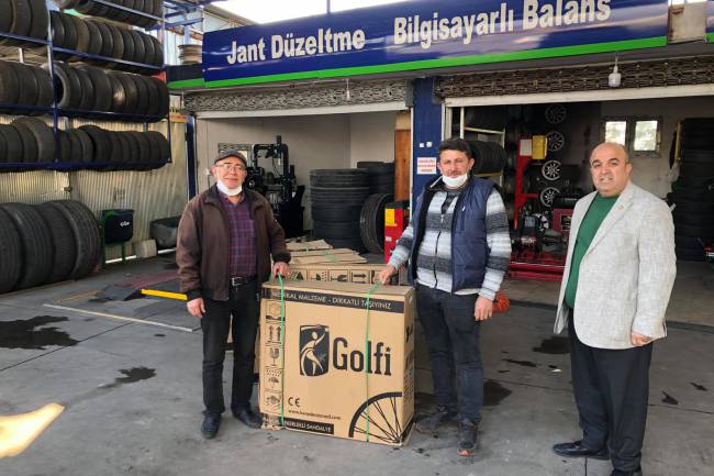 HAYIRSEVER İŞ İNSANI DAVUT GERKES&#39;TEN 250 ADET TEKERLEKLİ SANDALYE