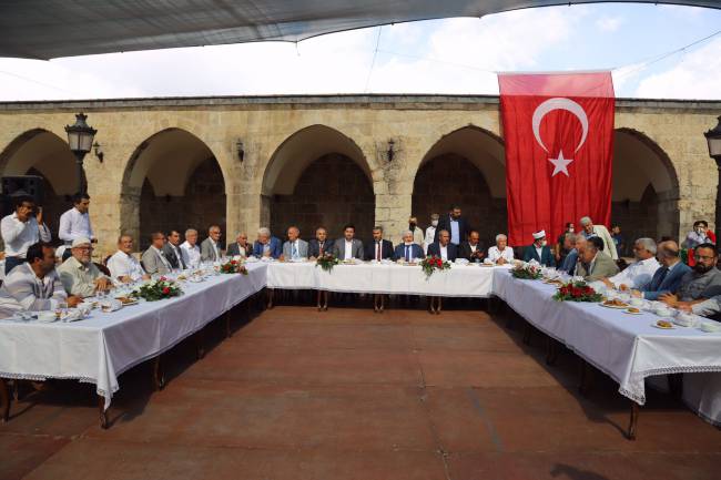 PAYAS BELEDİYE BAŞKAN'I BEKİR ALTAN HUSUMETLİ AİLELERİ BARIŞTIRDI
