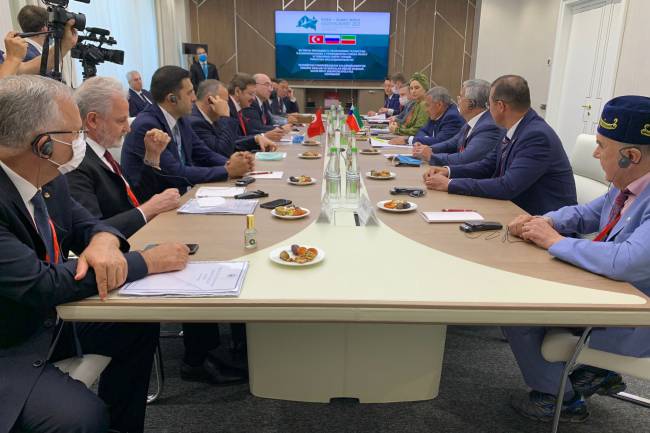 İTSO Başkanı Yılmaz, TOBB Heyeti ile birlikte Kazan Zirvesi 2021 kapsamında  Tataristan Cumhurbaşkanı Rüstem Minnihanov ile bir araya geldi.​