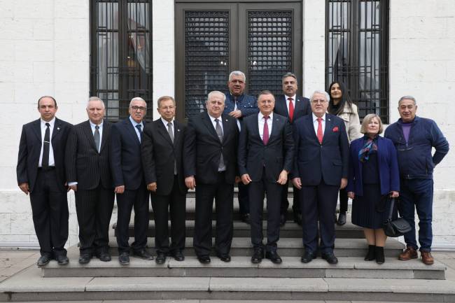 DOĞRU PARTİ YÖNETİCİLERİNDEN BAŞKAN SAVAŞ’A ZİYARET DOĞRU PARTİ GENEL BAŞKANI SERDAROĞLU LÜTFÜ SAVAŞ’I ZİYARET ETTİ