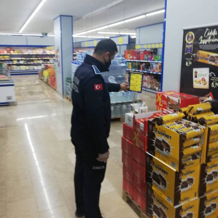 İSKENDERUN BELEDİYESİ ZABITASI KISITLAMA GÜNLERİNDE DE GÖREVDE