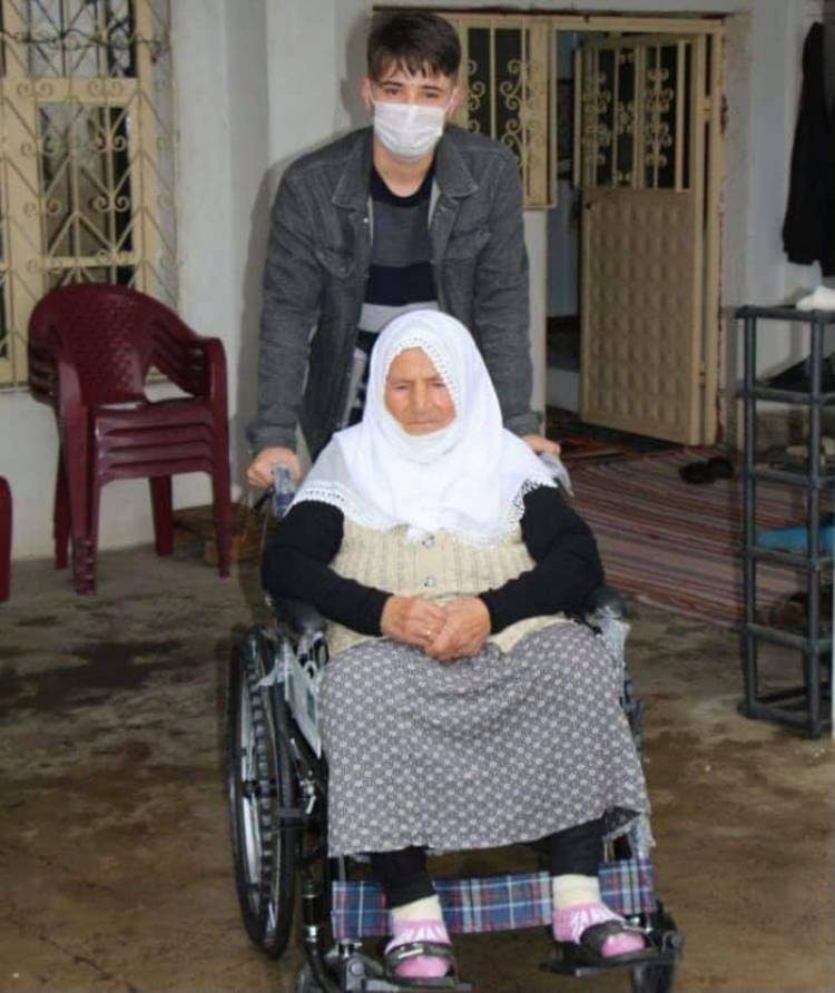 HAYIRSEVER İŞ İNSANI DAVUT GERKES&#39;TEN 250 ADET TEKERLEKLİ SANDALYE