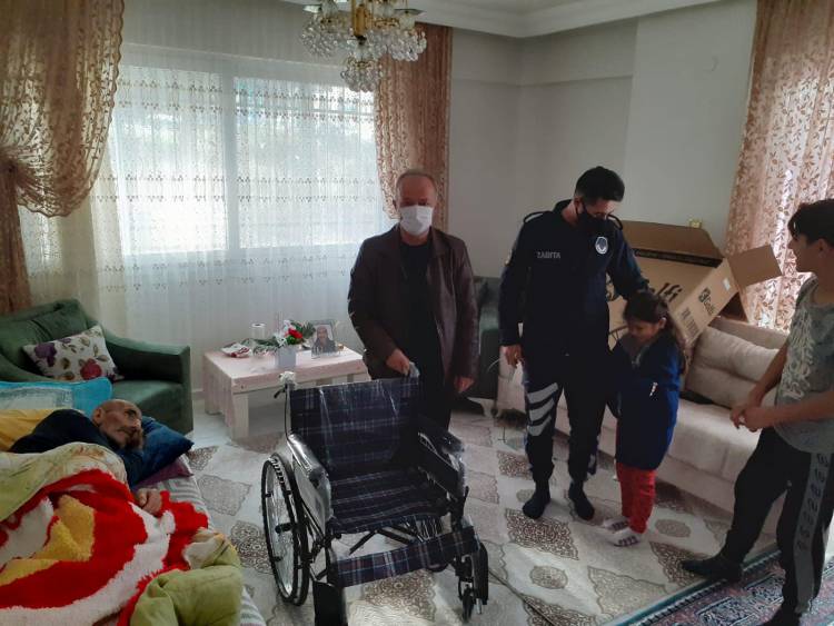 HAYIRSEVER İŞ İNSANI DAVUT GERKES&#39;TEN 250 ADET TEKERLEKLİ SANDALYE