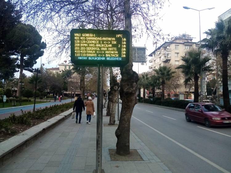 TOPLU ULAŞIM HBB İLE KOLAYLAŞIYOR AKILLI DURAK PANEL SAYISI ARTIYOR