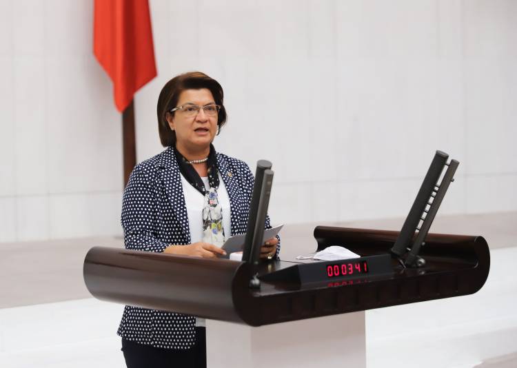 CHP’Lİ SUZAN ŞAHİN HATAY HAVALİMANININ ADININ TAYFUR SÖKMEN İLE ANILMASI İÇİN DÜĞMEYE BASTI