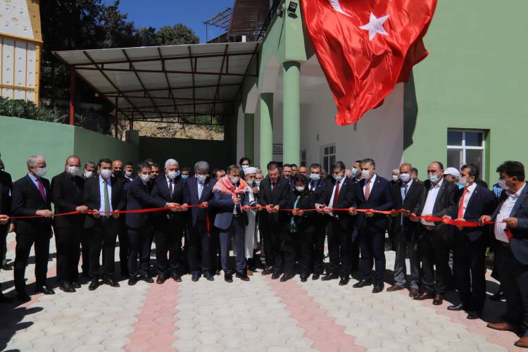 ÖZYÖRÜK MAHALLE CAMİSİ AÇILIDI HBB TARAFINDAN YAPIMI TAMAMLANAN CAMİ DUALARLA AÇILDI