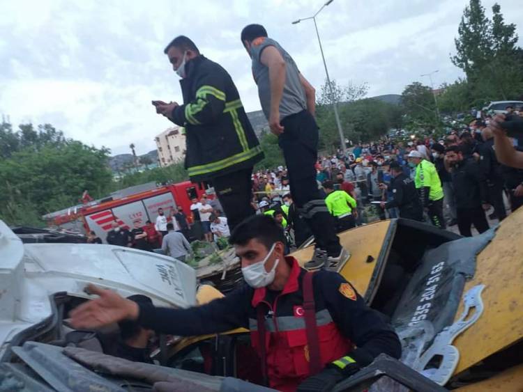 Defne’de feci kaza: 4 ölü, 4 yaralı