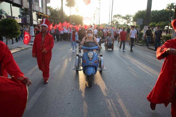 İSKENDERUN’DA MİLLİ BİRLİK YÜRÜYÜŞÜ DÜZENLENDİİ