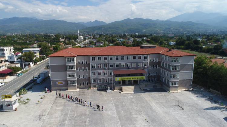 DÖRTYOL FEN LİSESİ’NDEN 31 TIP FAKÜLTESİ BU YIL 75 ÖĞRENCİ AKADEMİK KARİYER YOLUNA ÇIKTI