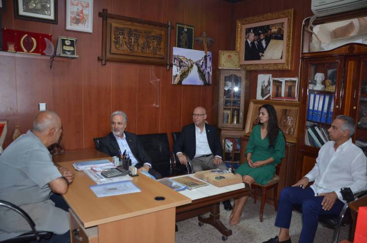 İTSO’dan Yılın Ahisi Seçilen Behzat Böke Ustaya Plaket Ahşap Mobilya Ustası Behzat Böke, Ağacı Kilim Gibi dokuyor