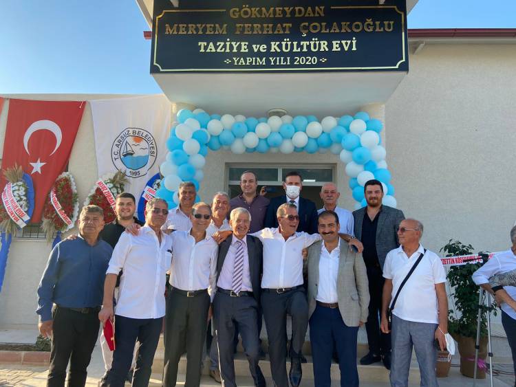 Arsuz’da Taziye ve Kültür Evi Törenle Açıldı Arsuz Gökmeydan Meryem Ferhat Taziye ve Kültür evi yoğun katılımla  açıldı.