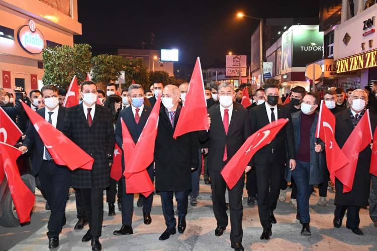 KURTULUŞUN 100.YILINDA COŞKU DOLU FENER ALAYI YÜRÜYÜŞÜ YAPILDI