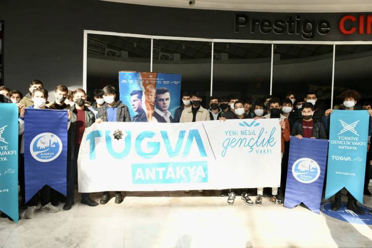 ANTAKYA BELEDİYESİ VE TÜGVA İŞ BİRLİĞİ İLE ÖĞRENCİLER “KESİŞME: İYİ Kİ VARSIN EREN” FİLMİNİ ÜCRETSİZ İZLEDİLER
