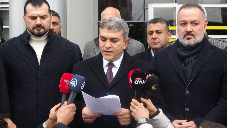 Sedef Kabaş tarafından bir televizyon kanalında AK Parti Genel Başkanımız Cumhurbaşkanımız Sayın Recep Tayyip Erdoğan'a yönelik çirkin, anti demokratik ve faşizan sözler sebebiyle AK Parti Teşkilatları olarak tüm Türkiye’de 81 ilde eş zamanlı Sedef Kabaş, Engin Özkoç ve Aykut Erdoğdu ile ilgili İl Başkanımız Adem Yeşildal suç duyurusunda bulunarak basın açıklamasında bulundu.