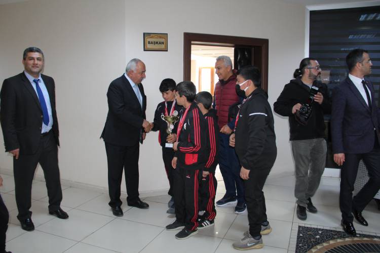 FATİH ORTAOKULU BOCCE TAKIMINDAN BAŞKAN KESKİN’E TEŞEKKÜR ZİYARETİ